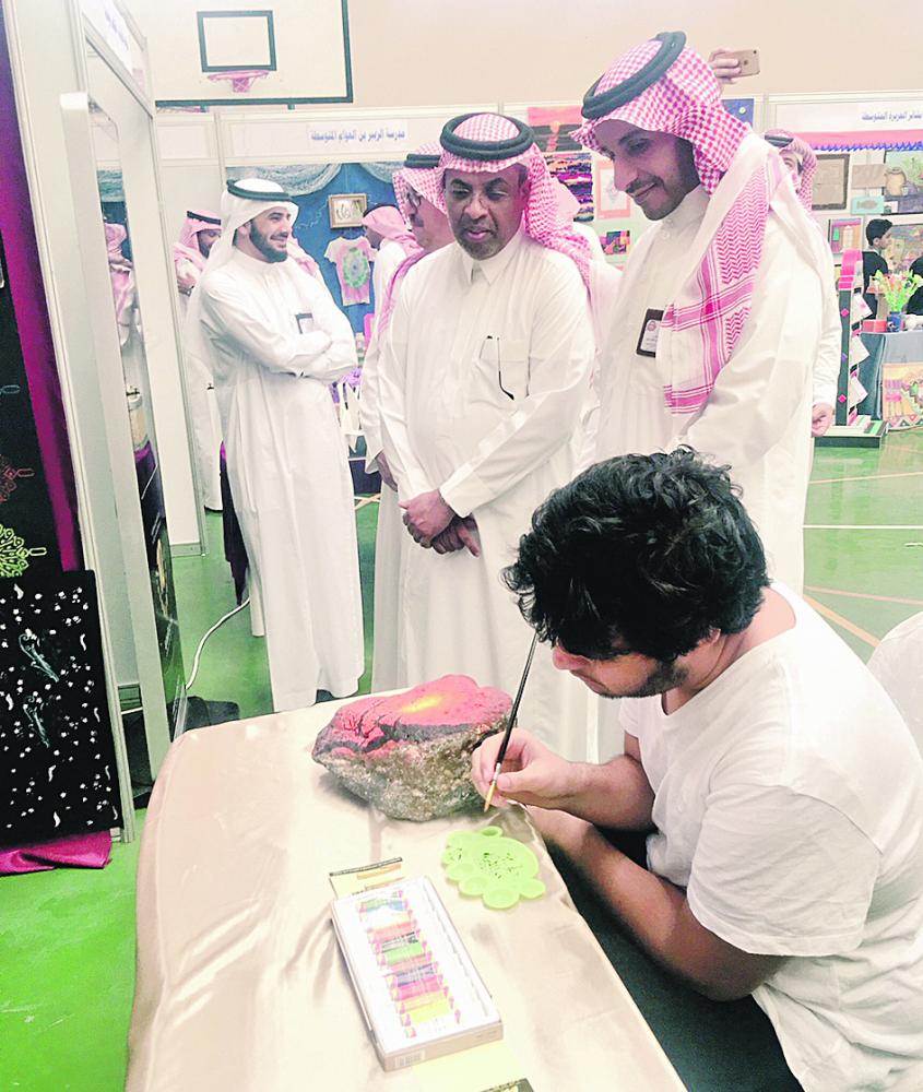 1000 عمل فني لطلاب الخبر في معرض ختام الأنشطة