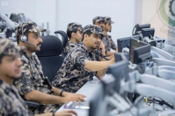 وزير الداخلية يتفقد قيادة قوات أمن المنشآت بالرياض