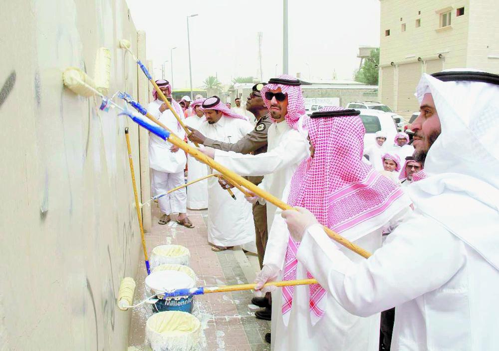 .. والمحافظ يشارك في حملة لإزالة التشوه البصري