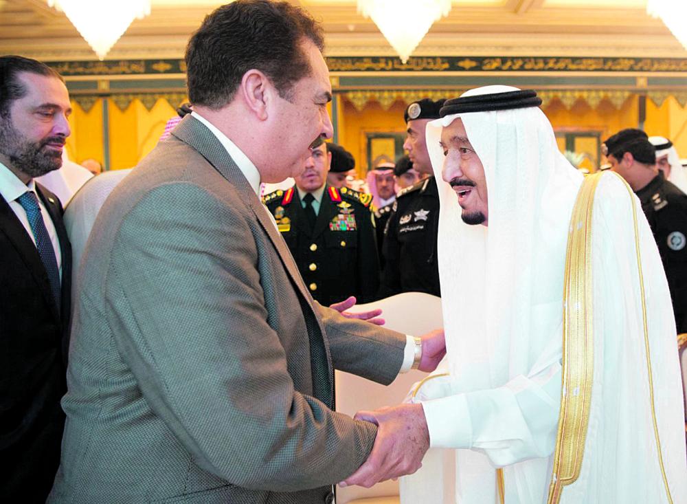 خادم الحرمين الشريفين يستقبل المهنئين بعيد الفطر