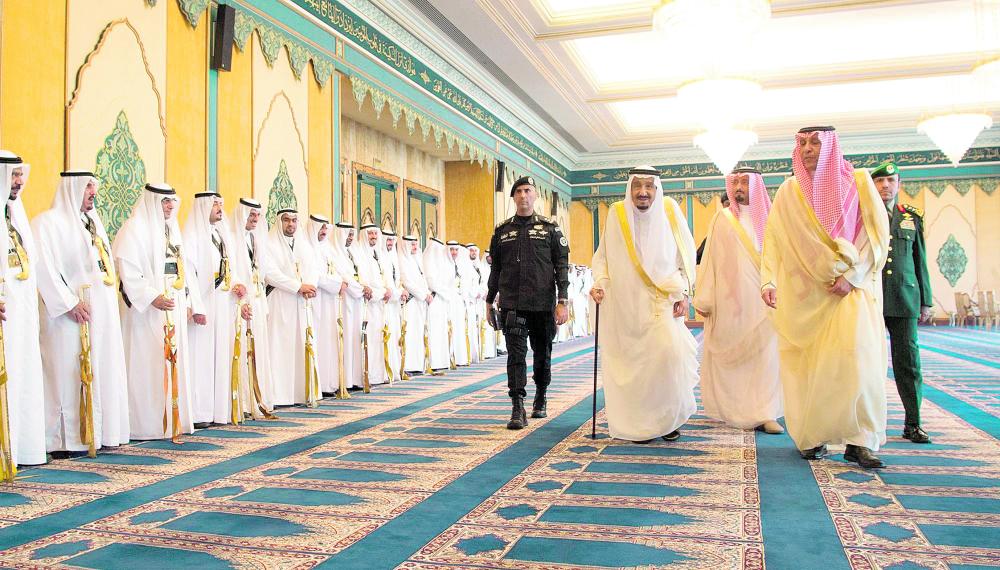 خادم الحرمين الشريفين يستقبل المهنئين بعيد الفطر