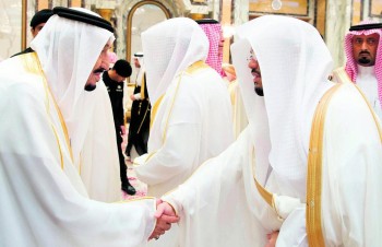 خادم الحرمين الشريفين يستقبل المهنئين بعيد الفطر