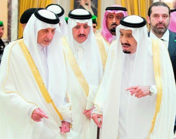 خادم الحرمين الشريفين يستقبل المهنئين بعيد الفطر