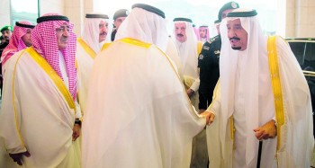 خادم الحرمين الشريفين يستقبل المهنئين بعيد الفطر