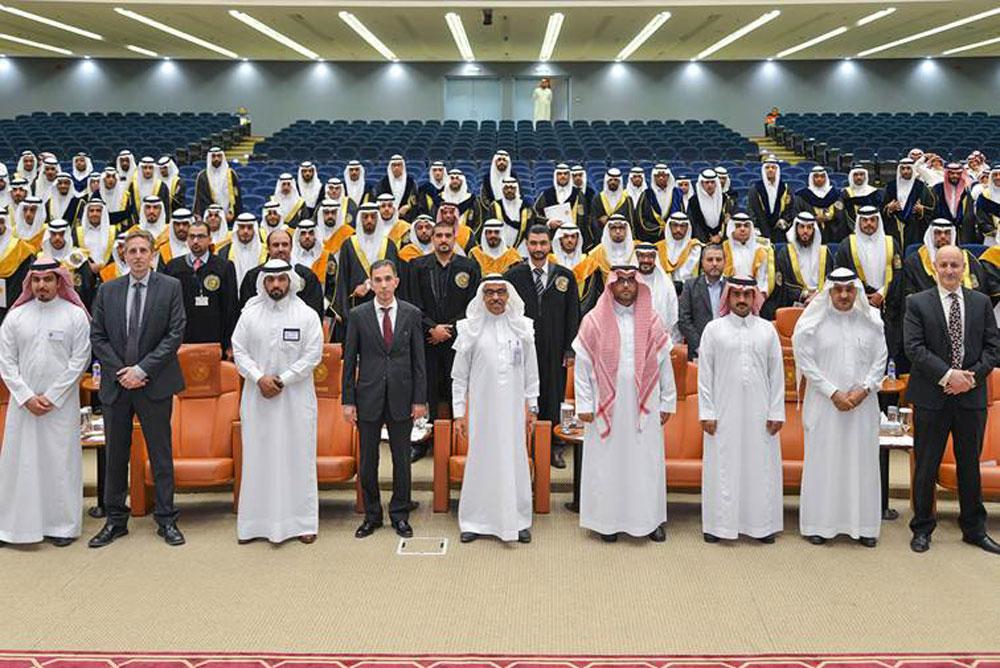 جامعة الأمير محمد بن فهد تخرج 368 طالبا وطالبة مدعوما من الصندوق الخيري الاجتماعي.