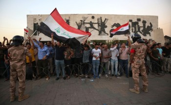 محتجون يحرقون مقار ميليشيات إيران في النجف والبصرة