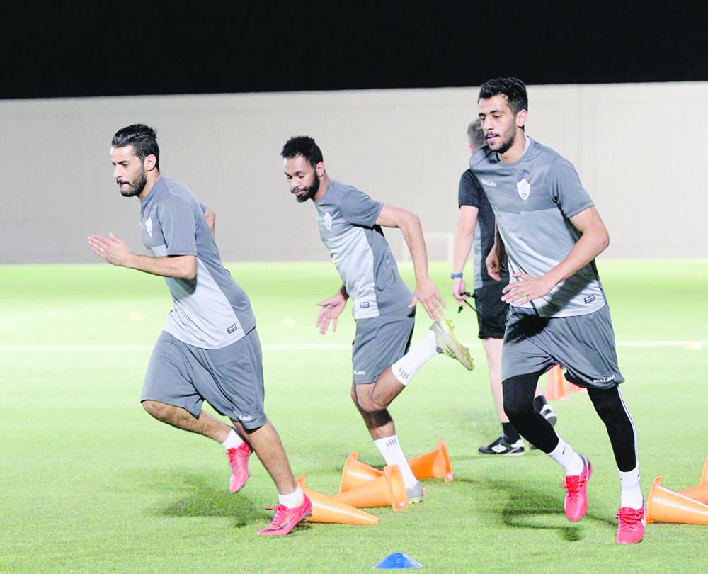 الطائي يفاضل بين معسكري مصر وتونس