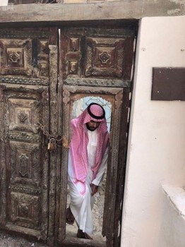 وزير الثقافة يقف على أعمال مشروع جدة التاريخية