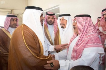 أمير الرياض بالنيابة ينقل تعازي القيادة لأسرة الشهيد العريعر