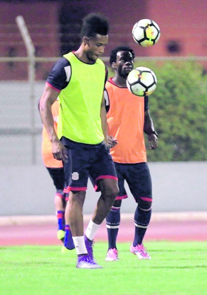 العدالة يستأنف تدريباته