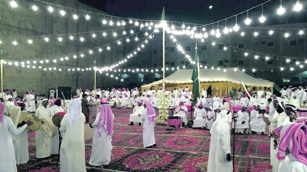 الفلكلور الشعبي ينشر بهجة العيد في الشرقية