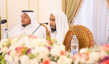 إمام المسجد النبوي يلتقي ضيوف برنامج خادم الحرمين في المدينة