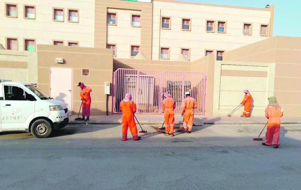 حملة نظافة للشوارع المحيطة بمدارس النعيرية