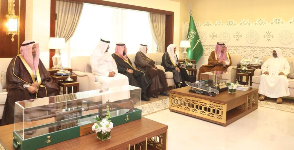 الأمير أحمد بن فهد يستقبل 