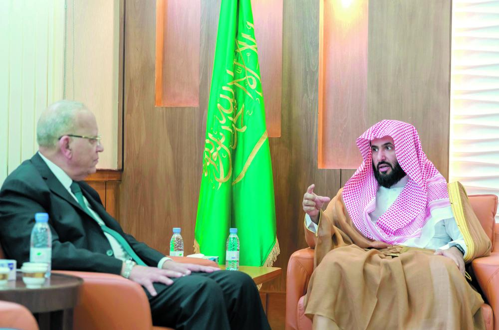 وزير العدل يوقع مذكرة تعاون مع نظيره المصري