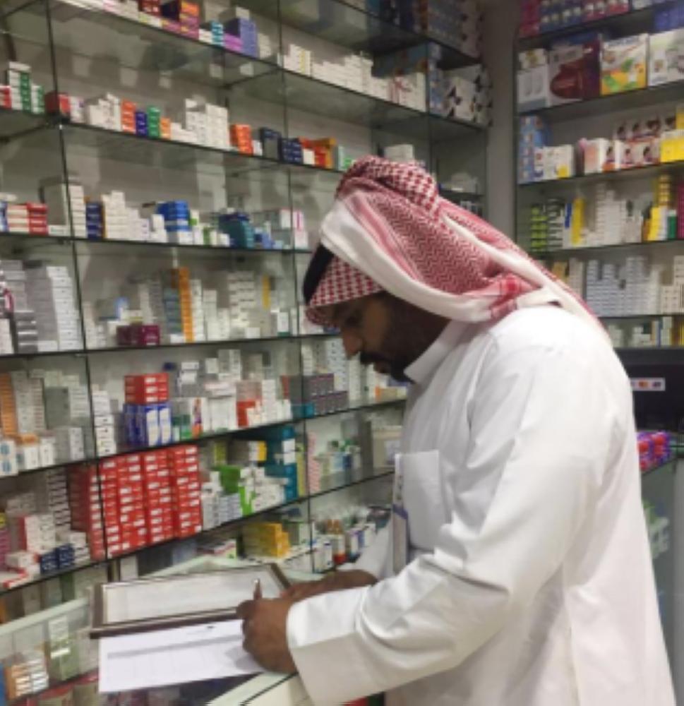 ضبط 49 مخالفاً وإنذار 165 منشأة في الرياض