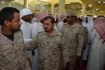 وكيل محافظة محايل ينقل تعازي القيادة لذوي الشهيد 