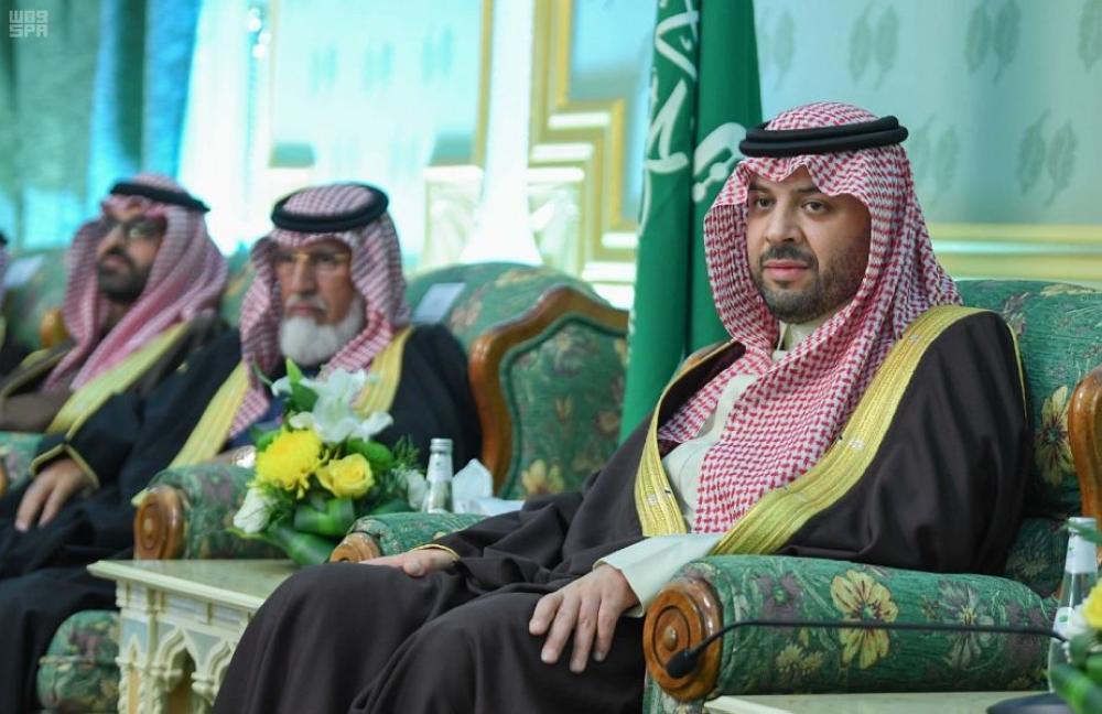 أمير الحدود الشمالية يستقبل المواطنين في جلسته المسائية