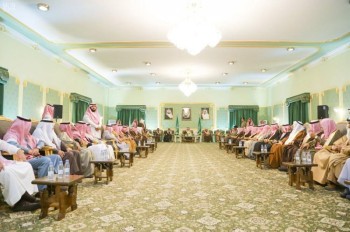 أمير الحدود الشمالية يستقبل المواطنين في جلسته المسائية