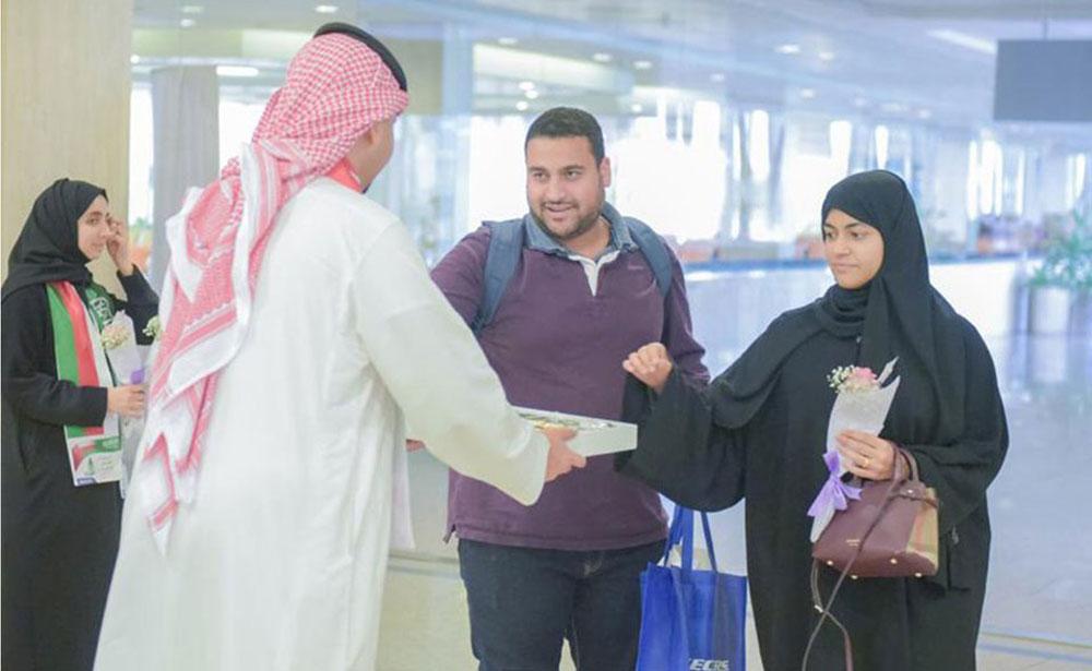 مطار الملك فهد يحتفي باليوم الوطني لسلطنة عمان