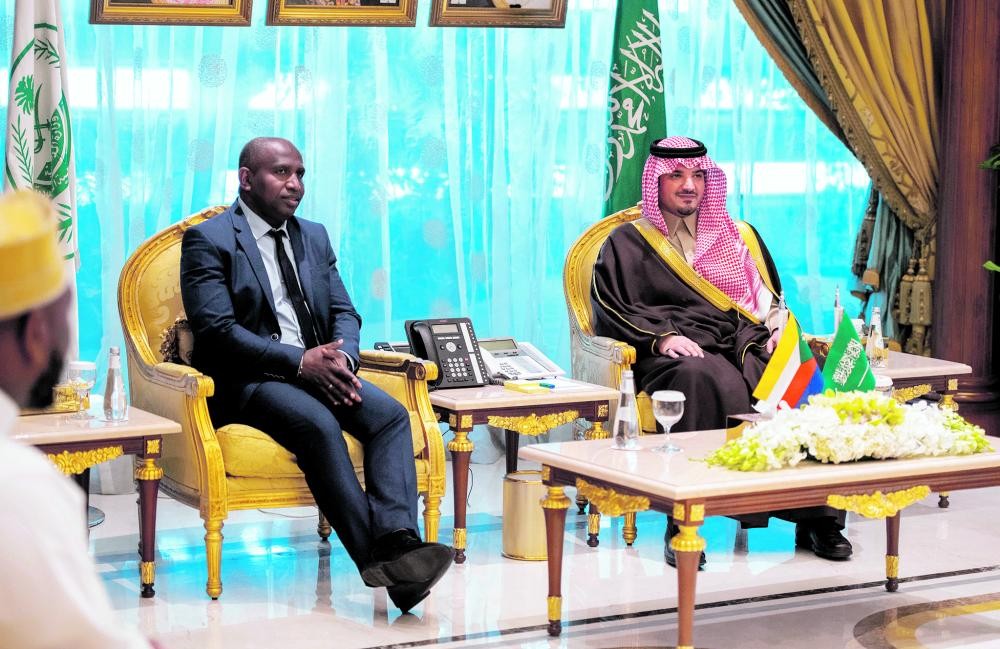 وزير الداخلية يبحث التعاون المشترك مع جمهورية القمر المتحدة