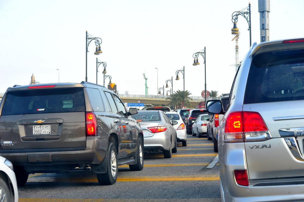لليوم الخامس على التوالي .. 100 ألف مسافر يعبر جسر الملك فهد