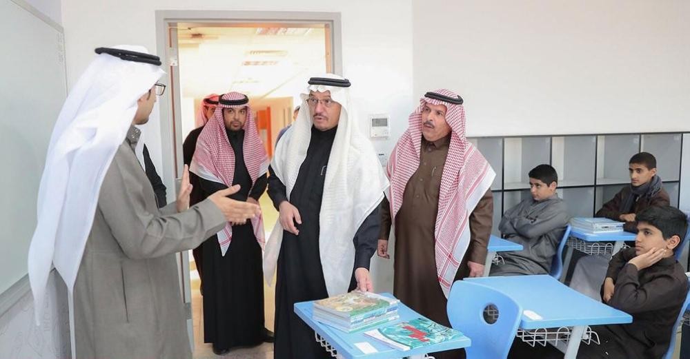 في أول يوم دراسي .. وزير التعليم يتفقد مدرستين بالرياض