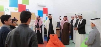 في أول يوم دراسي .. وزير التعليم يتفقد مدرستين بالرياض