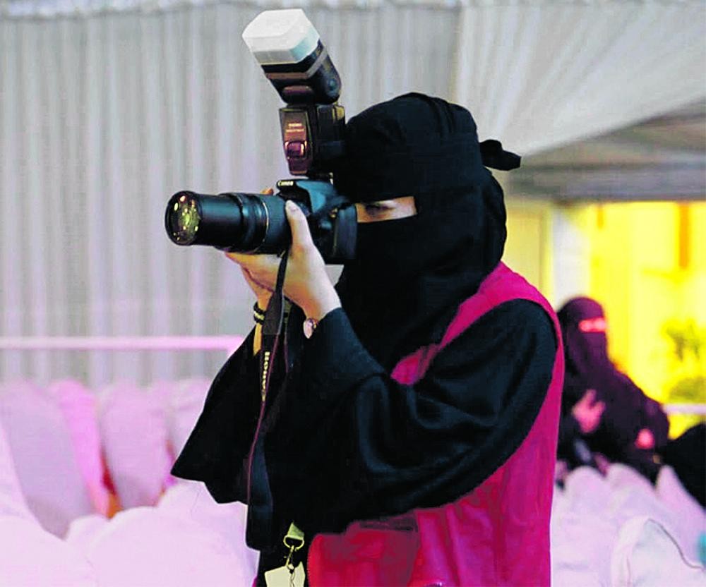 الفوتوغرافية «ناجي»: الصورة وثيقة صحفية وتعادل «ألف كلمة»