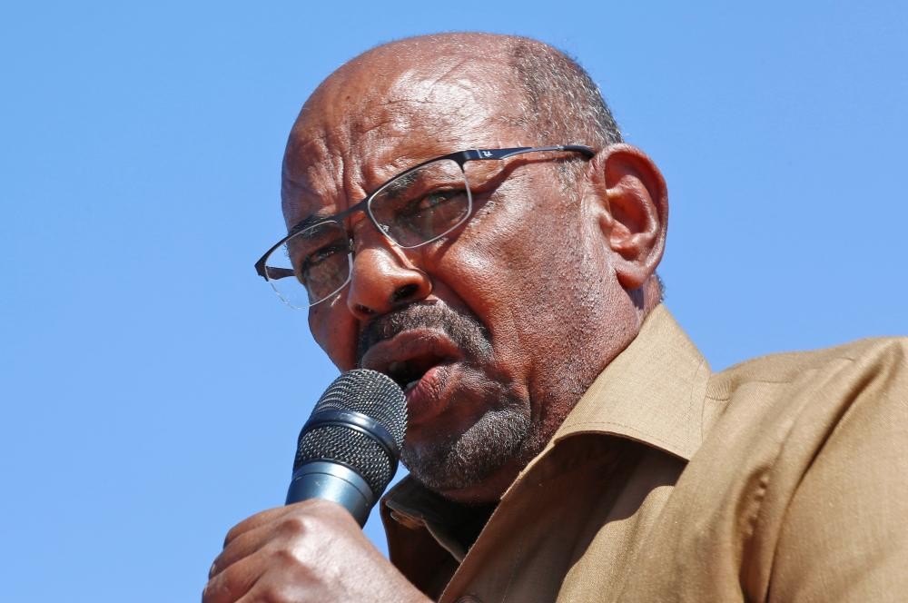 البشير: من يعتقد انهيار السودان سيخيب رجاؤه
