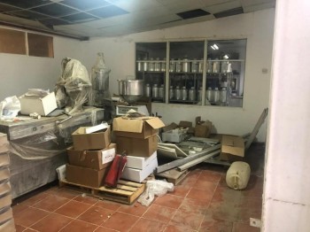 إغلاق مستودع أجهزة طبية ومصنع عطور في جدة