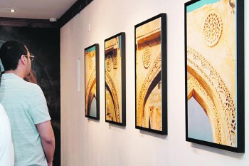 الخراري يستدير بعدسته نحو تشكيلات الجص في «تراث الصحراء»