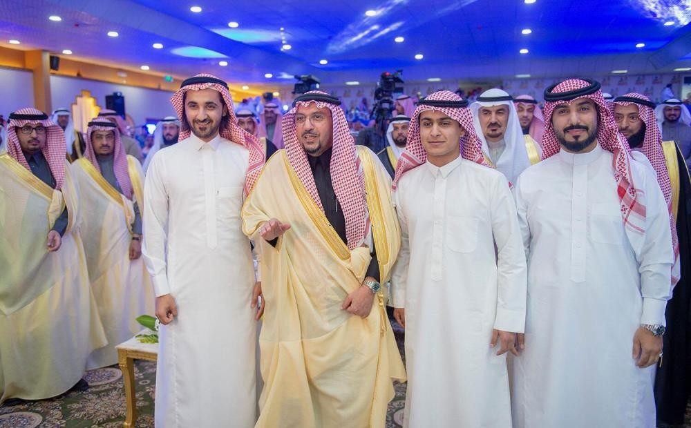 أمير القصيم يشيد بمبادرات تشجيع الطلاب 