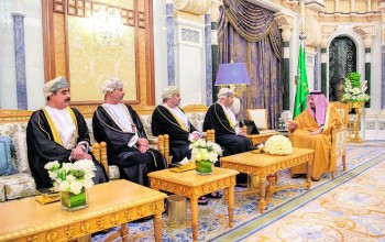 خادم الحرمين يستقبل وزير داخلية سلطنة عمان