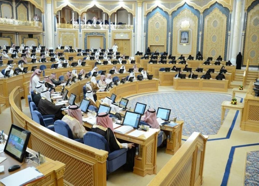 «الشورى» يطالب باحتساب خدمة المعلمين بمحو الأمية للتقاعد
