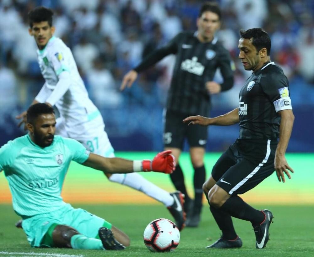 «الهلال» يفوز بصعوبة على «الأهلي»