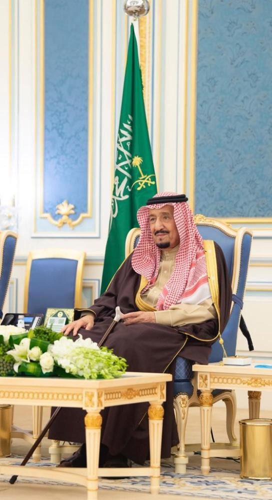 خادم الحرمين يستقبل الأمراء والمفتي وجمعاً من المواطنين