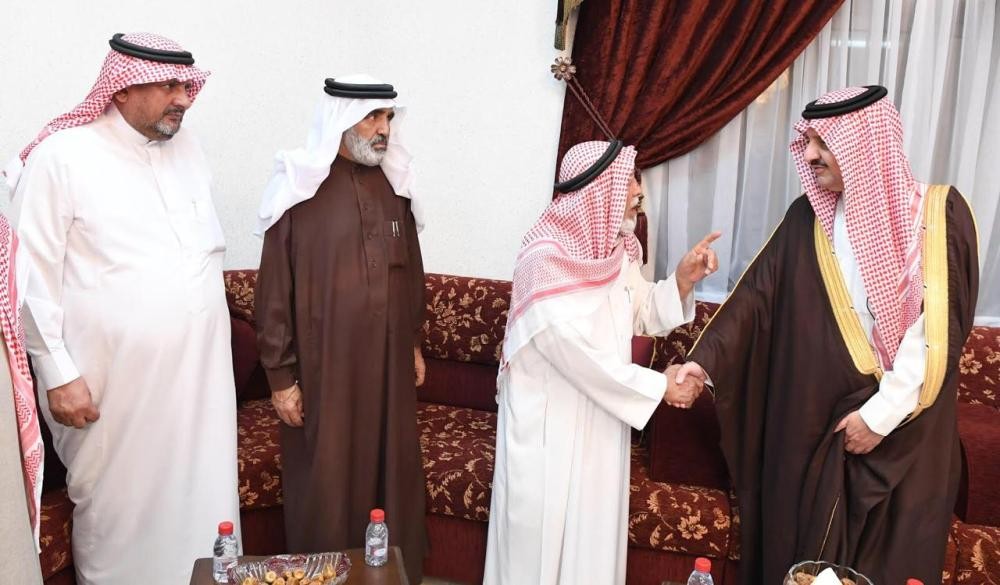 أمير الشرقية يقدم التعازي لأسرة الزهراني
