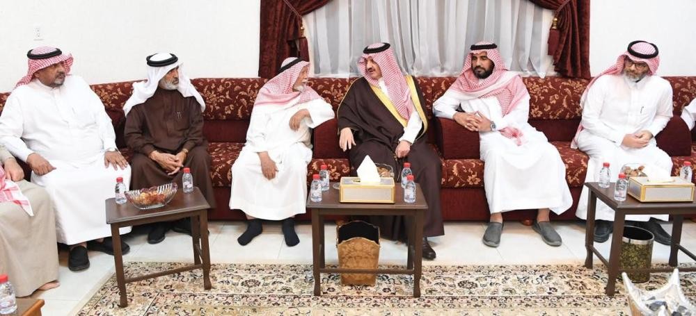 أمير الشرقية يقدم التعازي لأسرة الزهراني
