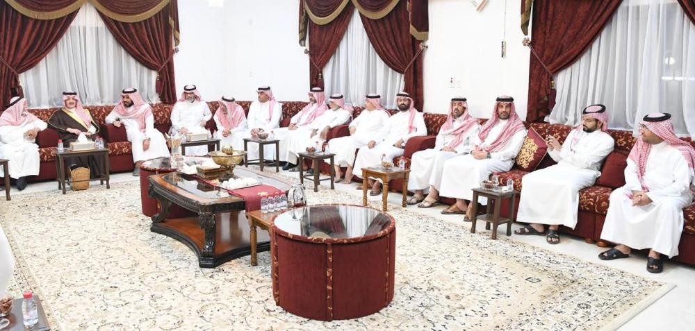 أمير الشرقية يقدم التعازي لأسرة الزهراني