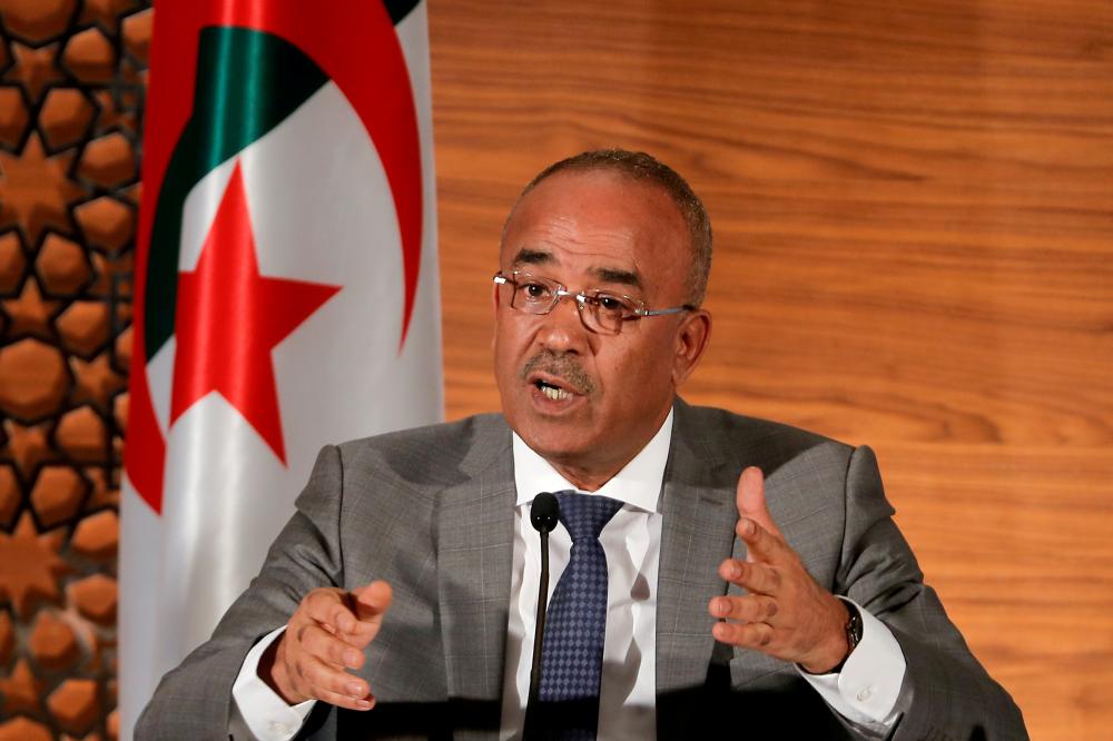 الرئيس الجزائري يعين وزراء الحكومة الجديدة 