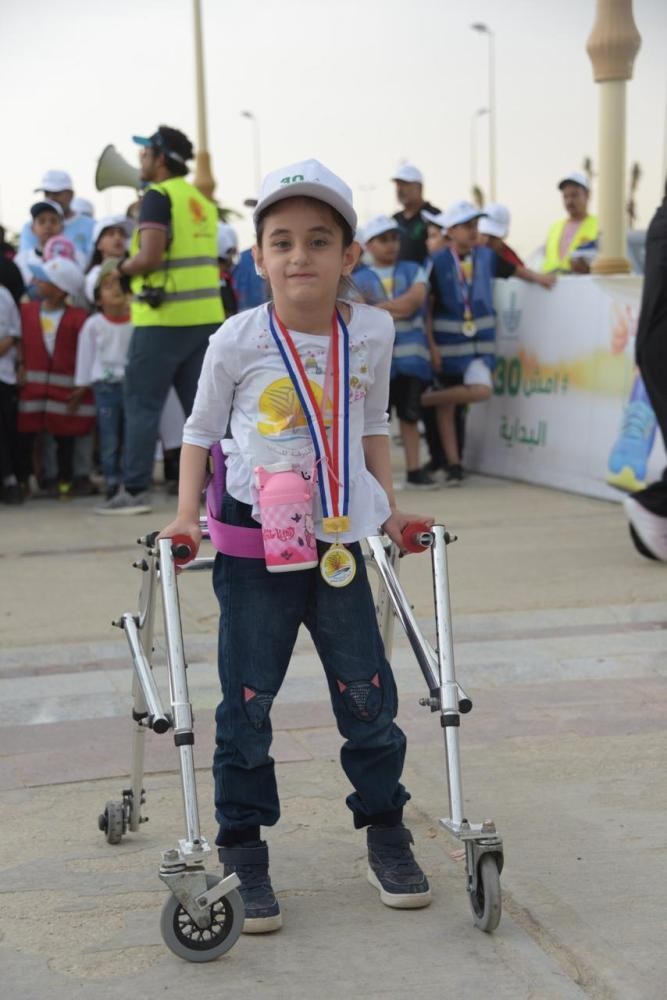 بالصور .. «30 دقيقة مشي» في واجهة الخبر