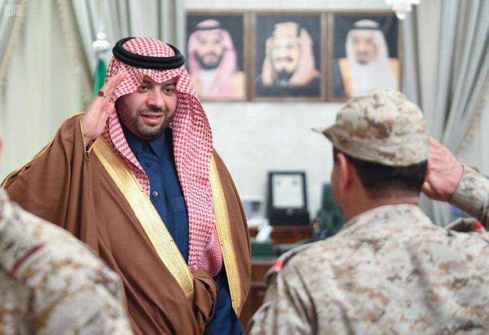 أمير الحدود الشمالية يشيد بالتطورات التي تشهدها القوات المسلحة