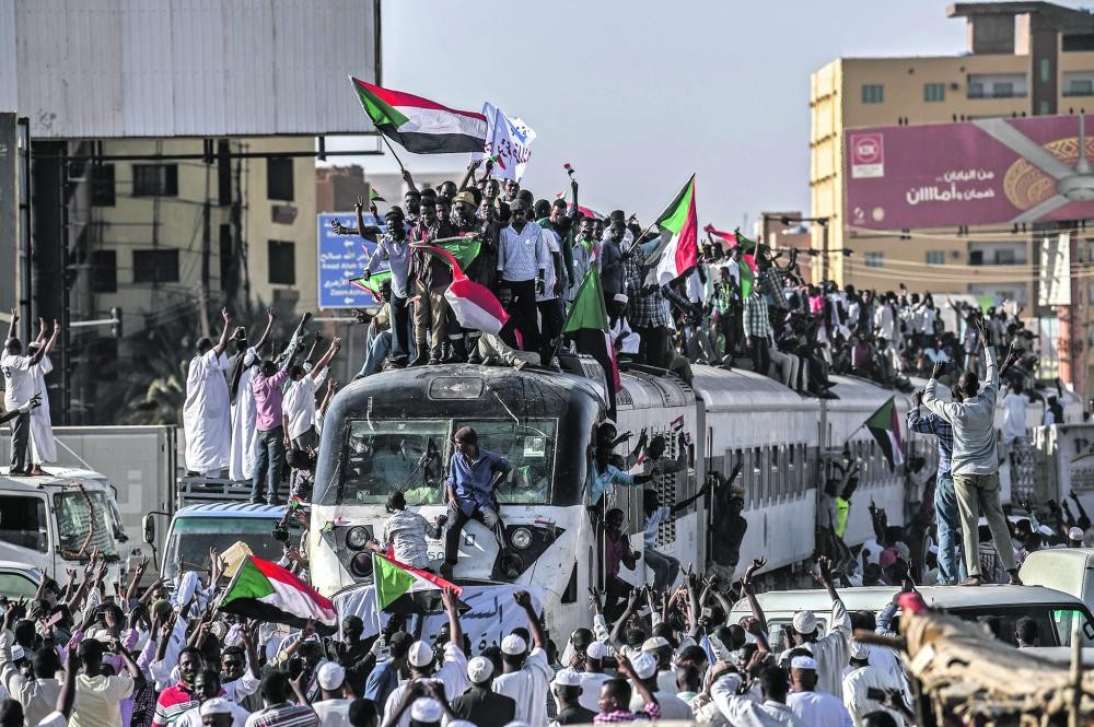 البرهان: البشير سيحاكم بجرائم «إبادة» دارفور
