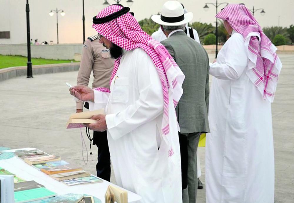 «كتابي يفيدك وكتابك يفيدني» مبادرة تطوعية بالمدينة