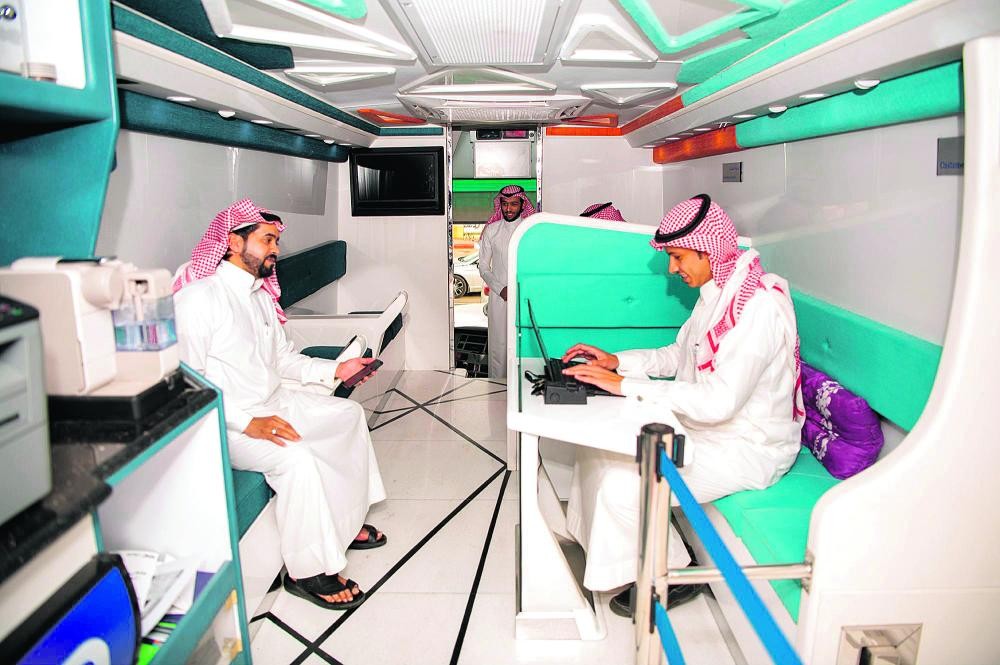 فرع «هدف» المتنقل يستقبل طالبي العمل بالوجه