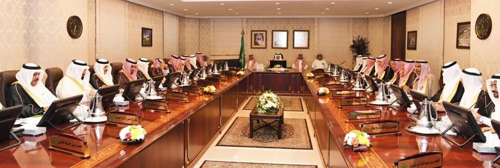 أمير الشرقية يوجه بإنجاز المشاريع وفق الجدول الزمني
