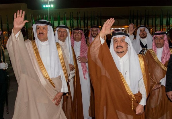 خادم الحرمين يغادر الرياض متوجهاً إلى جدة