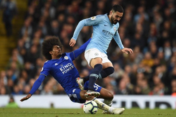 مانشستر سيتي يهزم ليستر ويقترب من الحفاظ على لقب الدوري