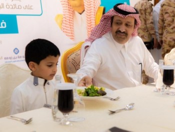 أمير الباحة لأبناء الشهداء: تضحيات آبائكم محل فخر